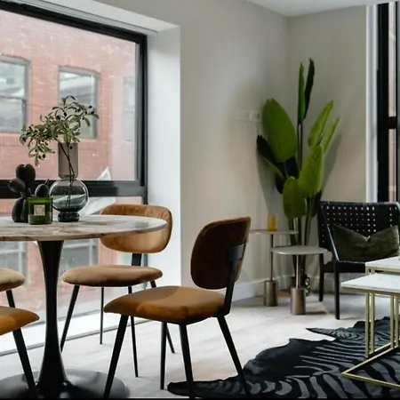 Beautiful 2 Bed Leeds City Apartment *